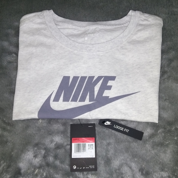 Nike Tops - Nike Loose Fit Top